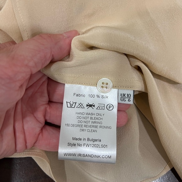 Iris & ink silk blouse. With detachable scarf. Size 6 - Picture 4 of 5